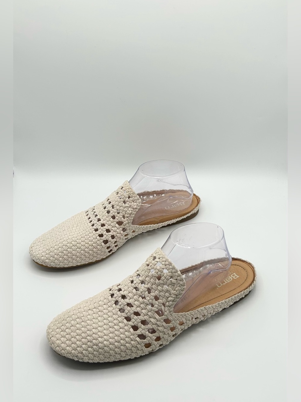 Born Cream Ivory Slip On Flats Mules Sandals Women’s Size 10